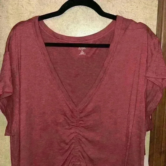 NWT ANA 2X athletic athleisure v neck tee rouching in the front adjustable crop - Picture 2 of 3